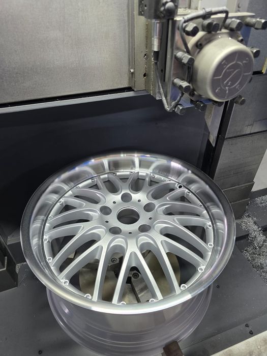 Renowacja felg ,Prostowanie , Toczenie CNC  ,Malowanie proszkowe