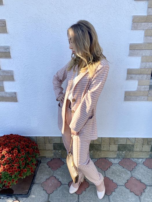 Женский костюм