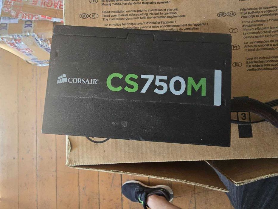 Блок живлення Corsair CS750M 750W — напівмодульний