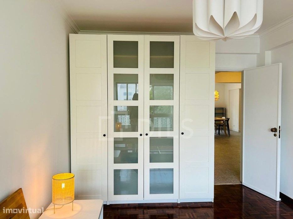 Apartamento T2 com áreas amplas e elevador em Alcabideche, Cascais