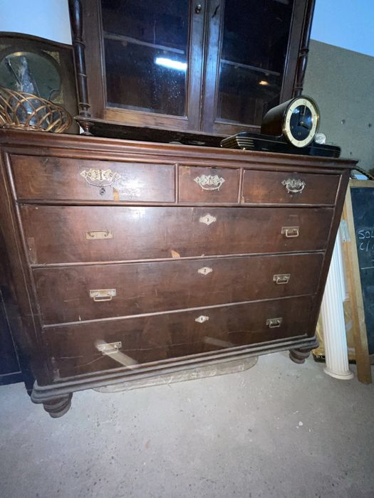 Antiga Comoda de Madeira Rustica