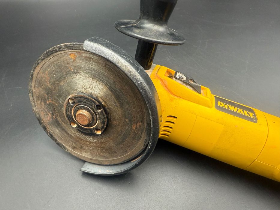 Szlfierka Dewalt D28111