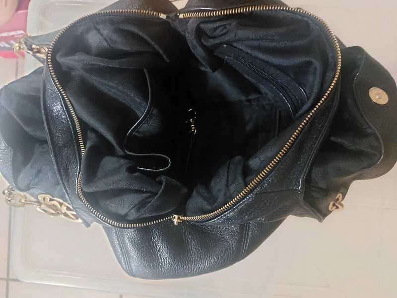 Czarna skórzana torba na ramię Michael Kors