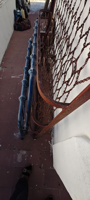 Cama de ferro antiga