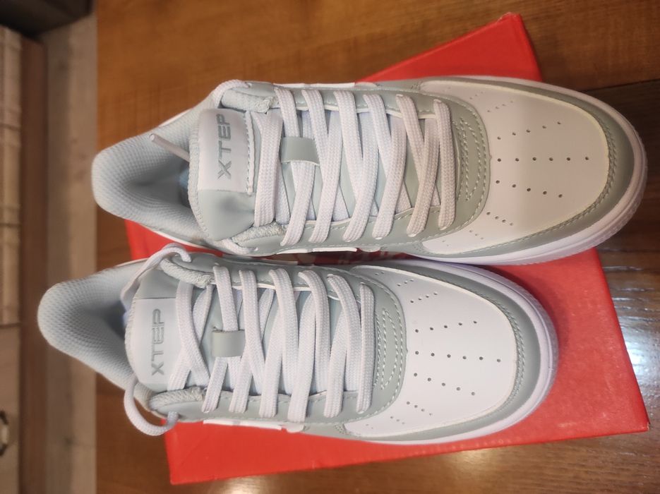 Продам класні кросівки Xtep