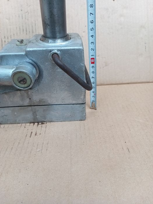 Lewarek podnośnik hydrauliczny pancerny