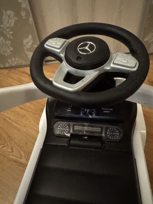 Biale autko mercedes z klaksonem jeździk pchacz