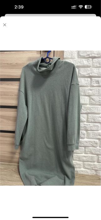 Продам сукню светер в рубчик з горловиною м-л