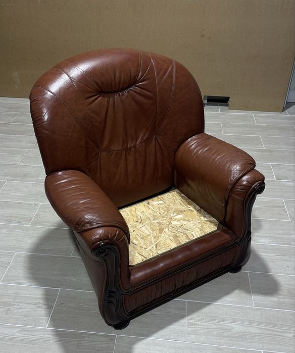 Poltrona castanha restaurada (muito bom estado)