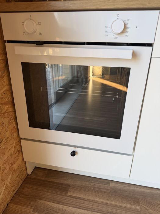 Forno ikea 100€.