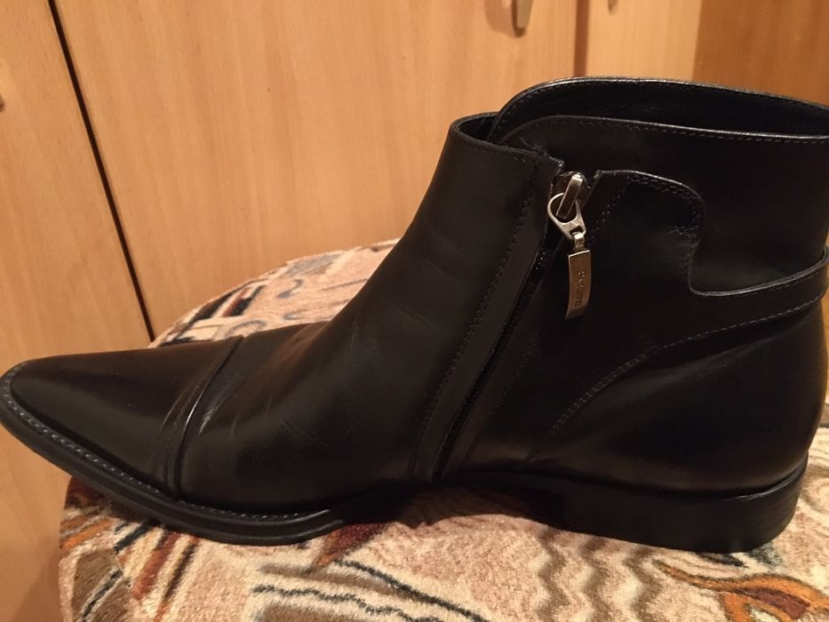 Cesare Paciotti Италия