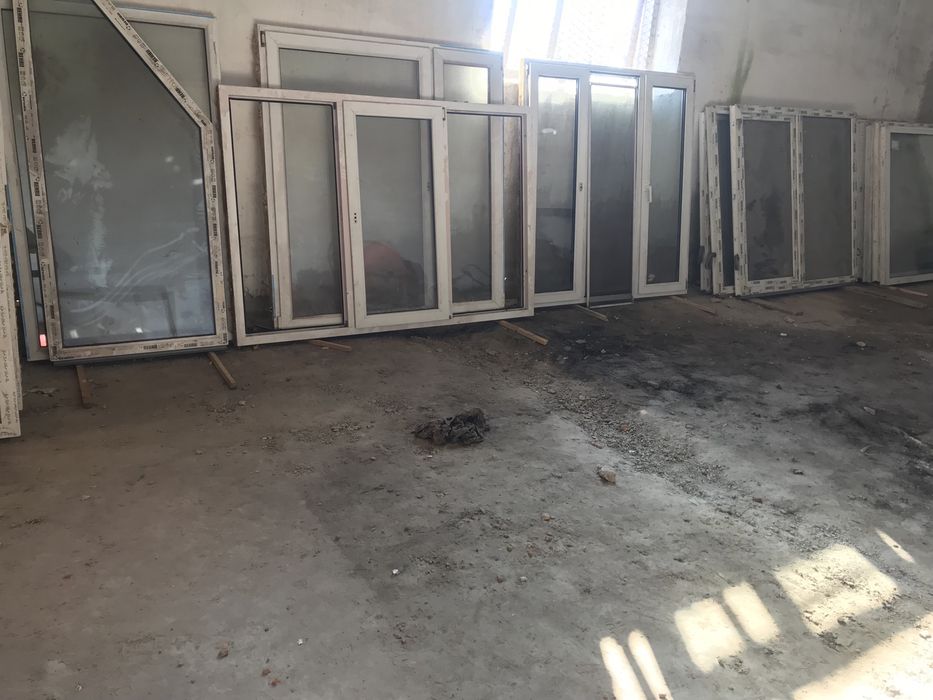 Продам металопластикові вікна та двері б/у.