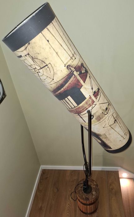 Candeeiro de Pé em Madeira – Estilo Rústico Industrial