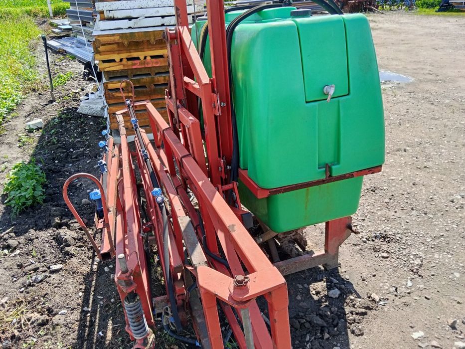 Opryskiwacz bury 600 litrów 15 metrów