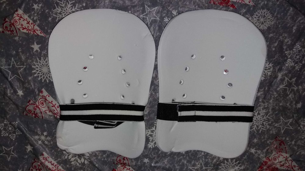 Caneleiras futebol umbro novas sem uso prontas para estreriar