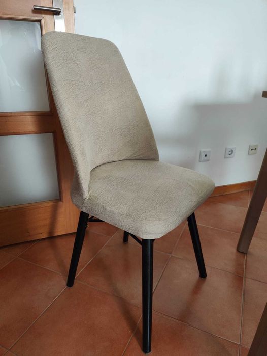 Mesa de jantar com 6 cadeiras