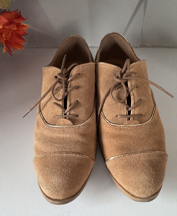 Skórzane oksfordki Mint & Berry