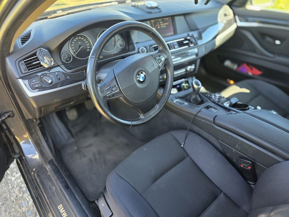 Bmw f11 2.0 184 km. Klima . Hak . Panorama