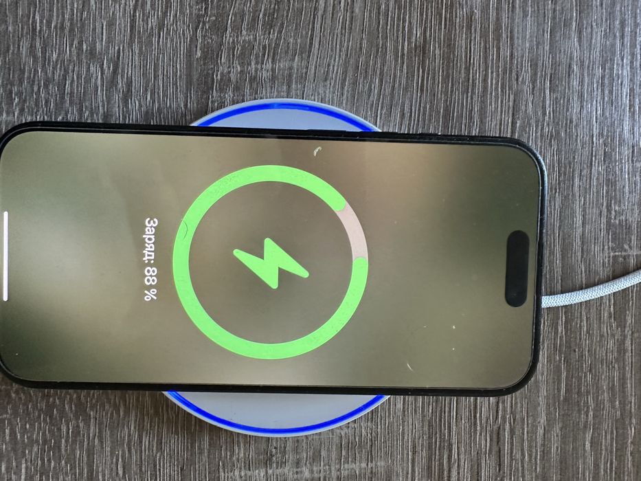 Бездротова зарядка для камери