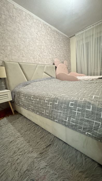 Двоспальне  ліжко з матрацом меморі. Добрий стан