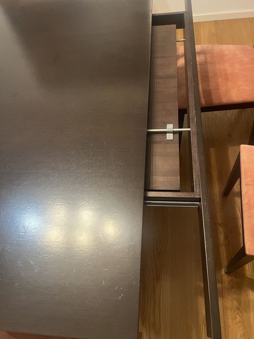 Mesa e cadeiras