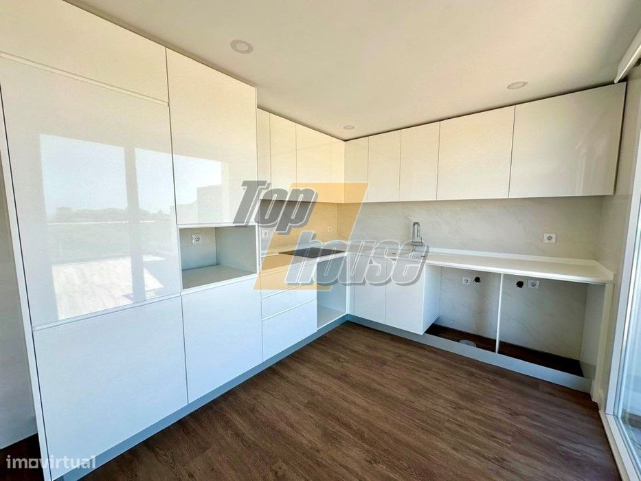Apartamento T2 Novo Para Arrendar | Costa Da Caparica