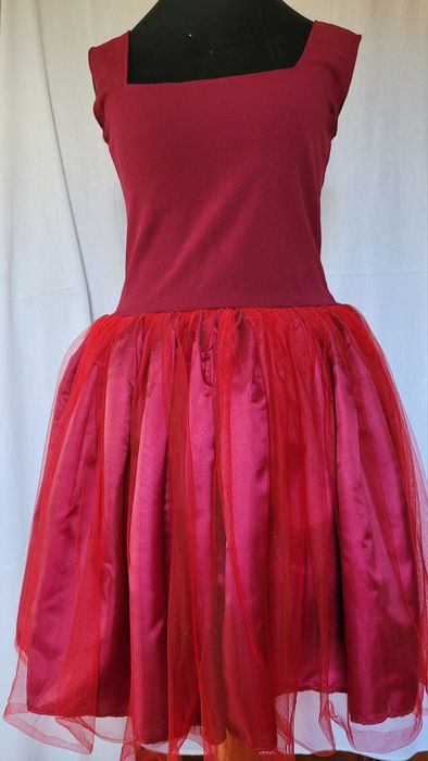 Bordowa sukienka mini z tiulowym dołem, styl pin-up / princess