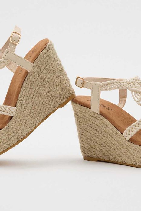 Sandálias de cunha em croché da Inside
