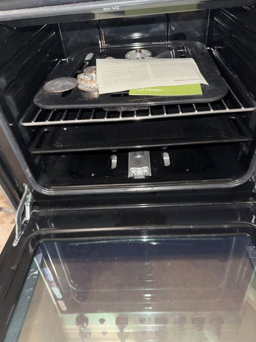 fogao a gaz  parte do forno nunca usada !!!