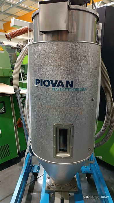 Zbiornik na granulat PIOVAN T100IX z podajnikiem Plastic Systems VLM5