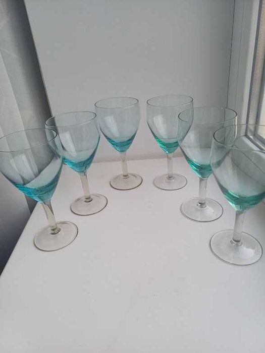 Винтажные  винные  бокалы  нежно-бирюзового  цвета,  70е годы