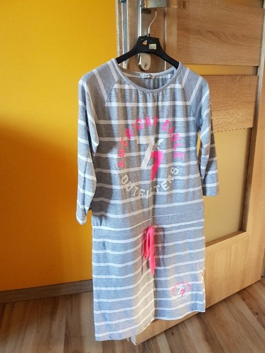 szara tunika w paski