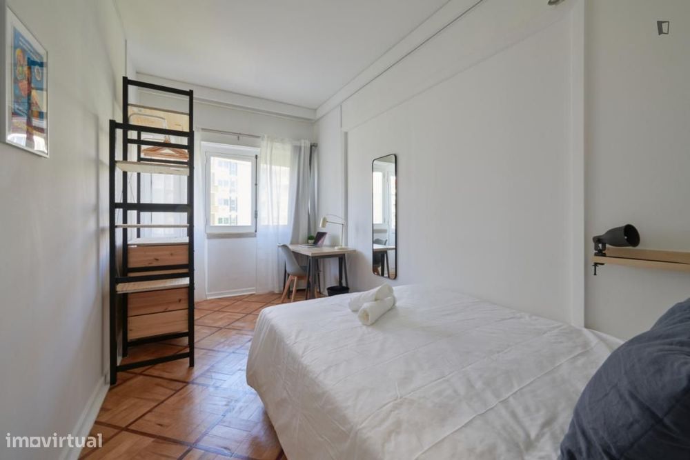 Quarto - localizado em São Sebastião Lisbon