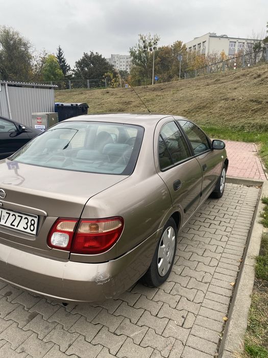 Nissan Almera