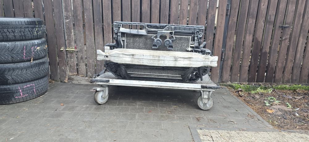 Pas przedni z chłodnicami Audi A6 C6 2.4 benzyna Automat