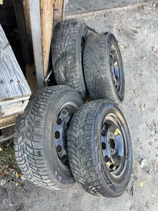 Комплект дисков ford 5/108, 195/65 R15 ц.о. 63.3 , зимняя резина