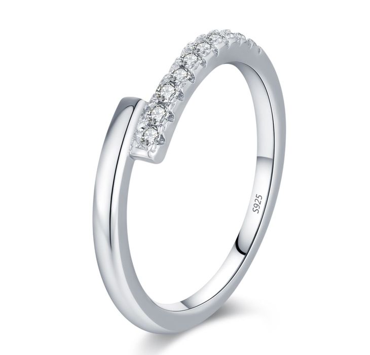 Срібна каблучка з муасанітом 0.015 ct × 10 “Amélie”