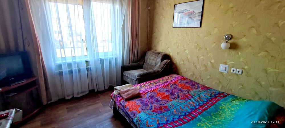 Посуточно,подобово 1к біля метро,парковка, автовокзал
