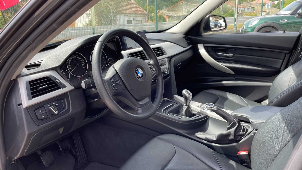 BMW 318d Touring Advantage IVA DEDUTÍVEL