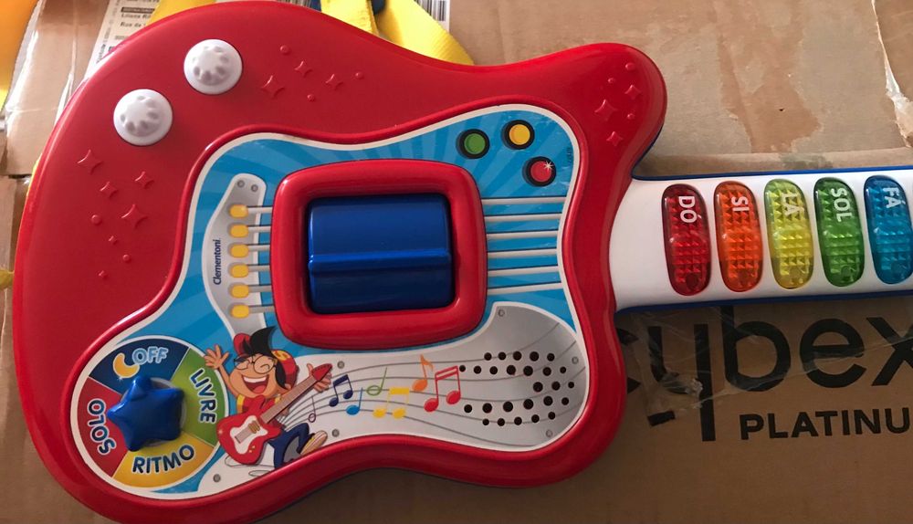 Guitarra com sons teclas e musicas