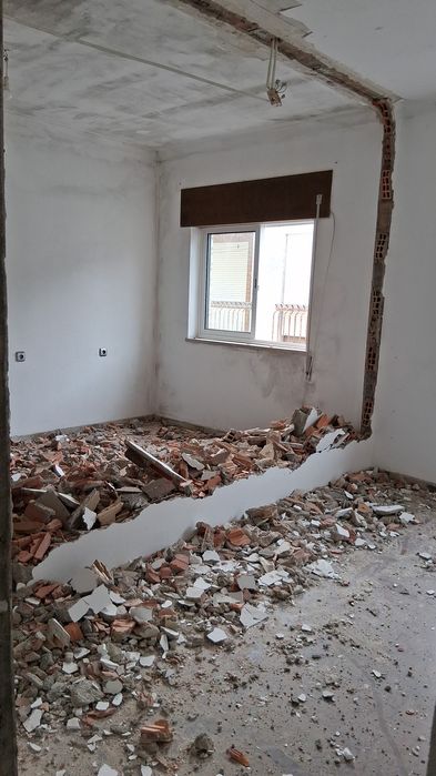 Remodelação Renovação trabalhos de pladur divisórias pintura flutuante lavagem de telhado murros
