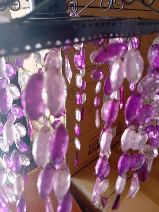 Candeeiro cor de rosa teto