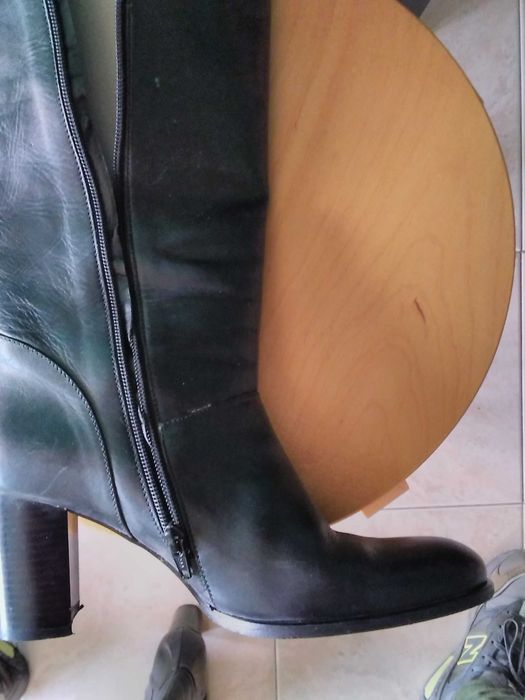 Botas de cano alto em pele genuína - Oportunidade!
