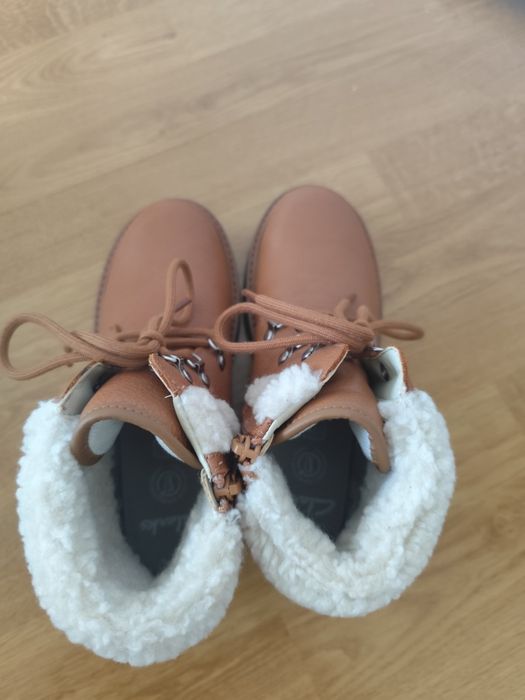 Дитячі нові шкіряні чоботи від бренду Clarks 34 розміру