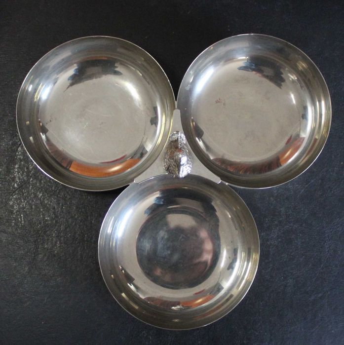 Petisqueira, metal com três compartimentos, vintage da década de 1970