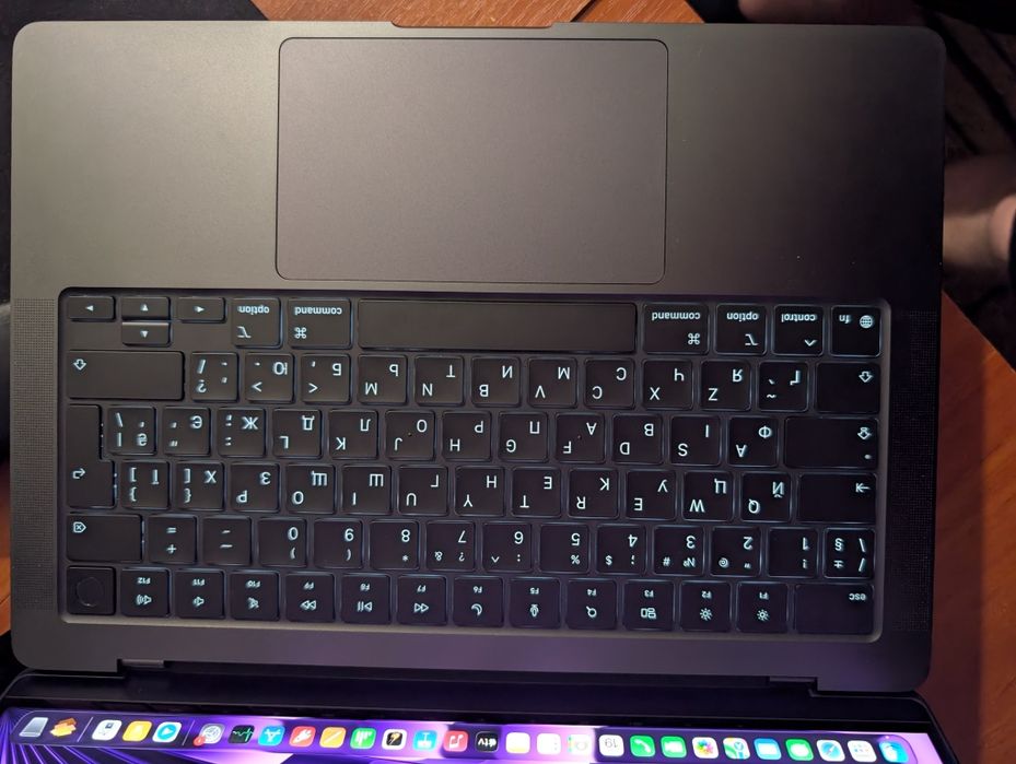 Продаю macbook pro space black m5 16/1tb ще на гарантії