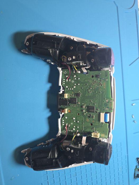 Naprawa wymiana w 1h analogów na TMR HALL 70zł pad DualSense PS5 XBOX