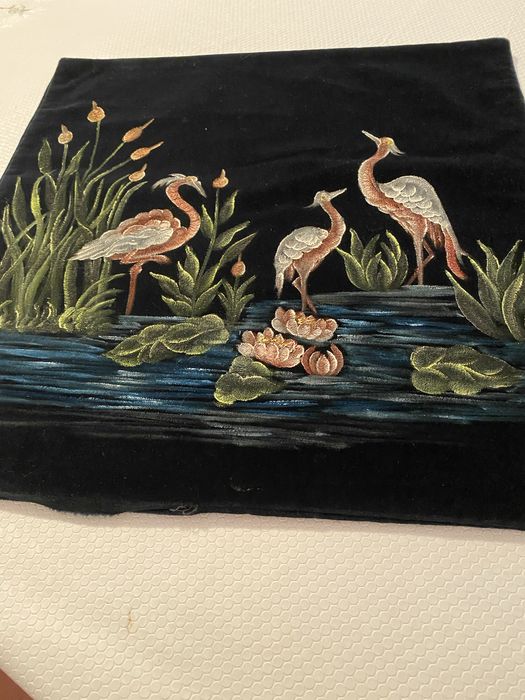 2 almofadas decorativas pintadas a mao em tecido.