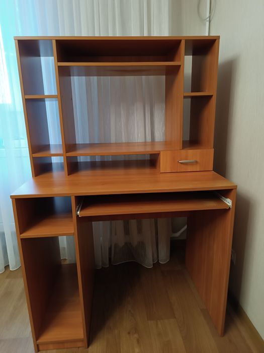 Стіл комп'ютерний з надставкою