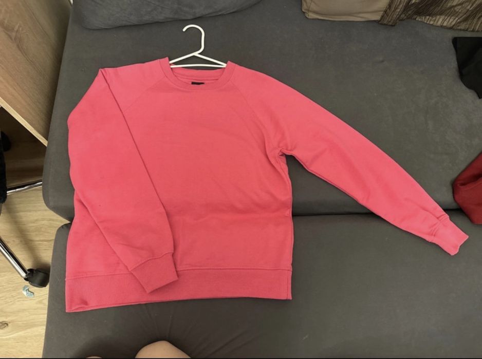 Rozowa bluza……..